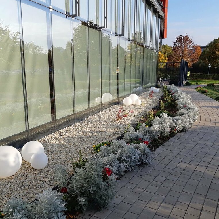 Aussenbeleuchtung bei einem Gehweg des All In Hotels in Lutzmannsburg