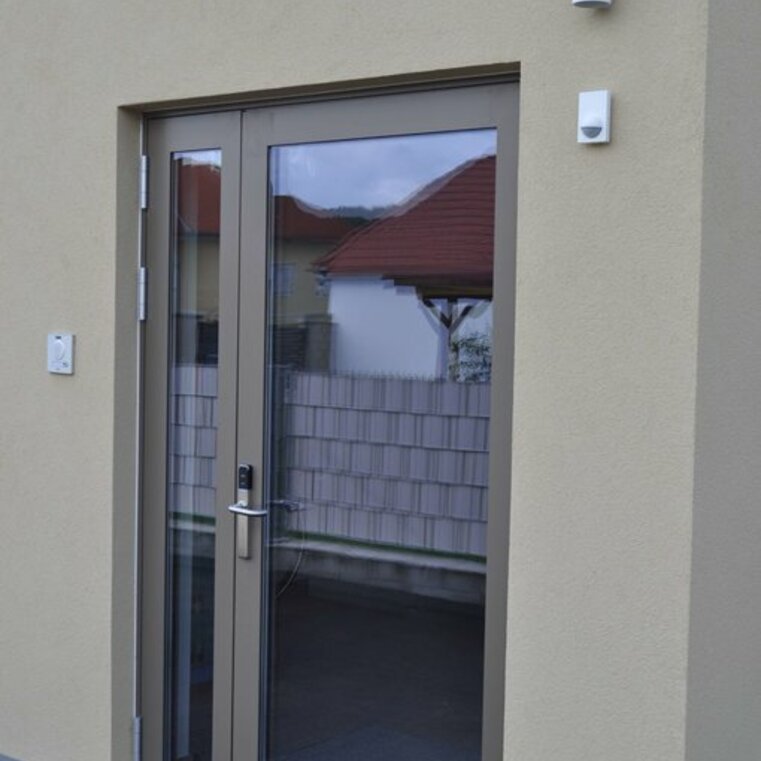 Eingangstür im Pflegeheim Neutal