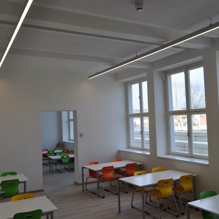 Beleuchtung in einem Klassenzimmer